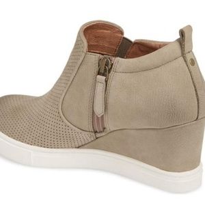 Wedge sneakers size 8